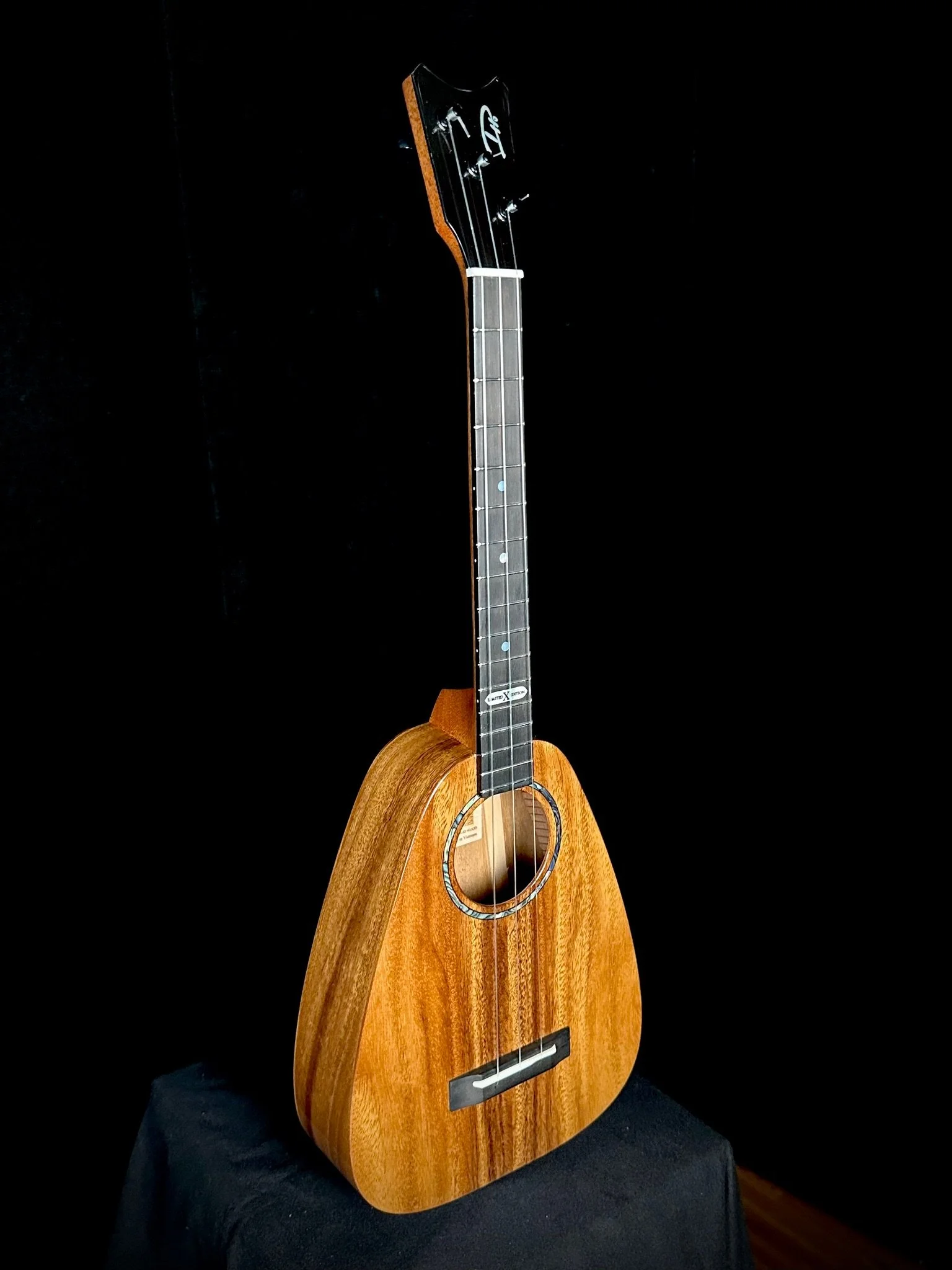 ʻEkolu Tiny Tenor Phoenix 24002 | Romero Creations